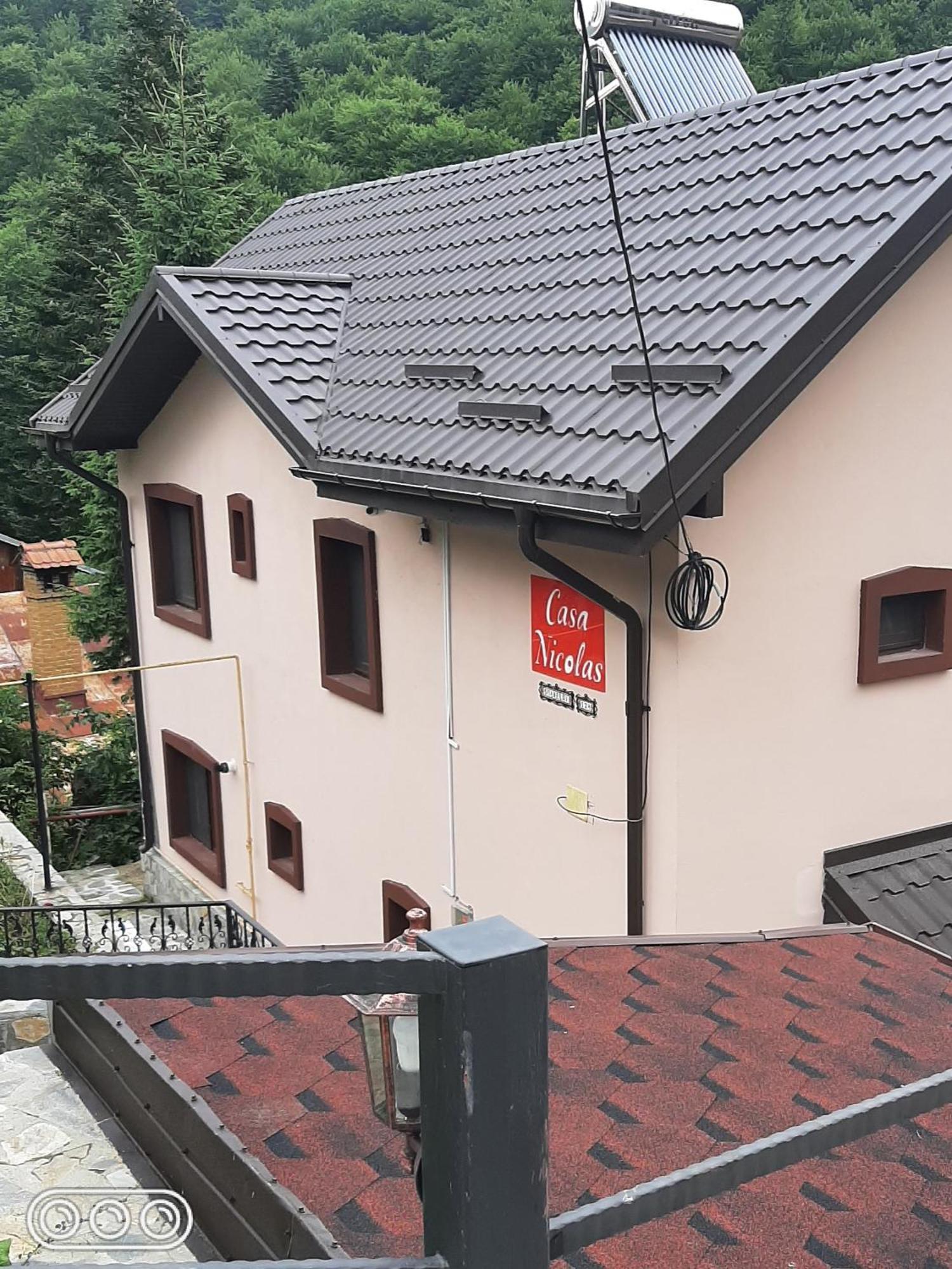 Casa Nicolas Буштени Экстерьер фото