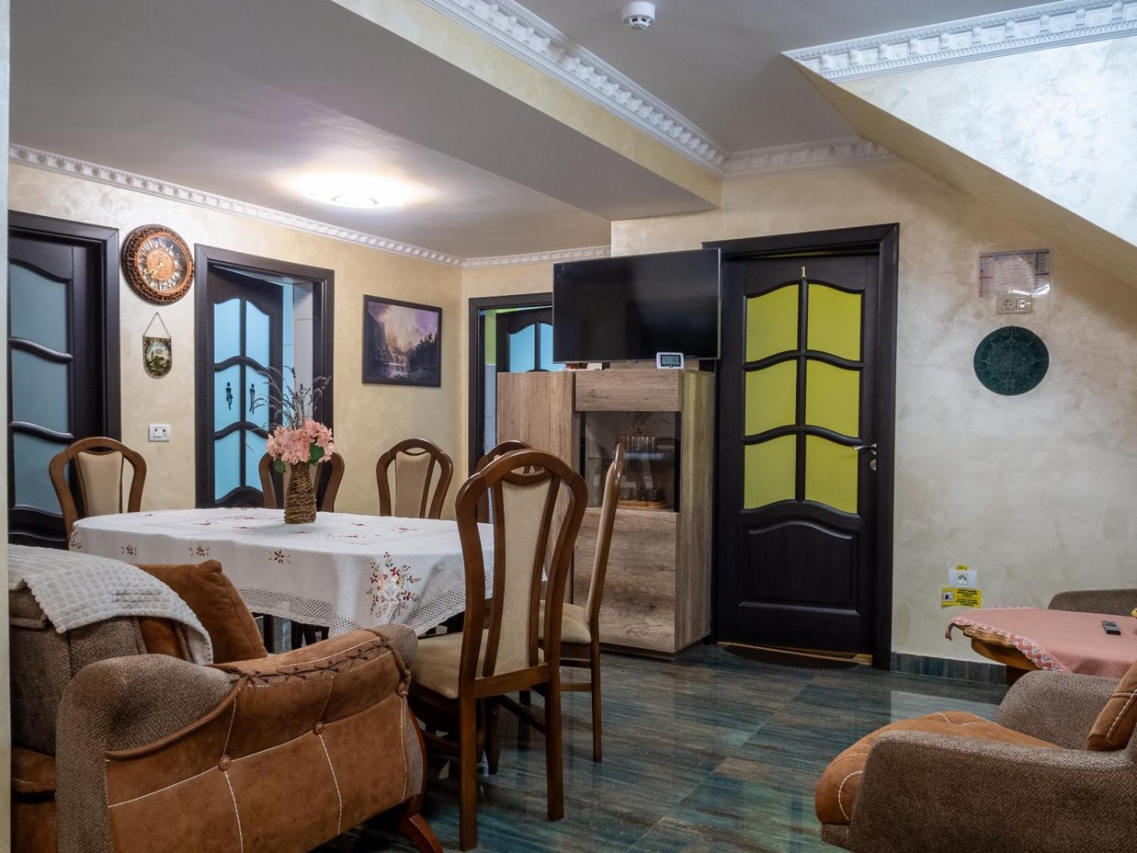 Casa Nicolas Буштени Экстерьер фото
